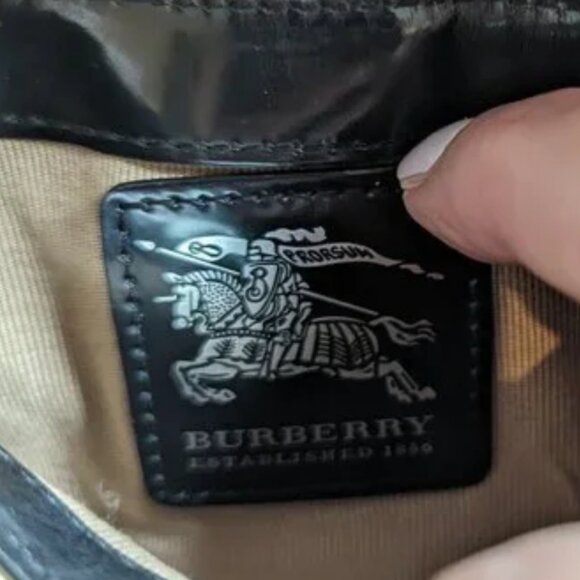 Burberry Wristlet with COA - Picture 3 of 6